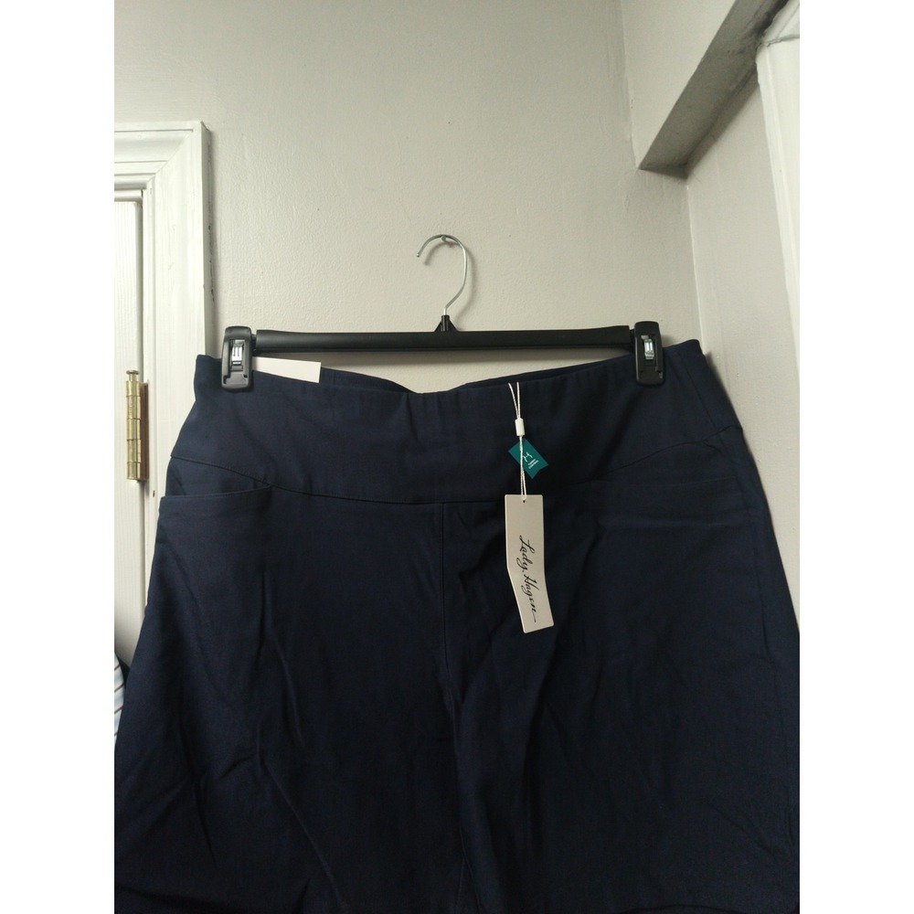 Lady Hogan Navy Golf Pull on Shorts SIZE XXL Tummy control 7 Inch Inseam New